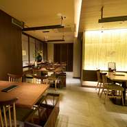 非日常的な空間でちょっと贅沢な女子会を繰り広げてみませんか。見た目にもこだわった華やかな料理は、ワンランク上の女子会を演出。普段は和食店を利用しないユーザーも気軽に足を運べる雰囲気も魅力です。