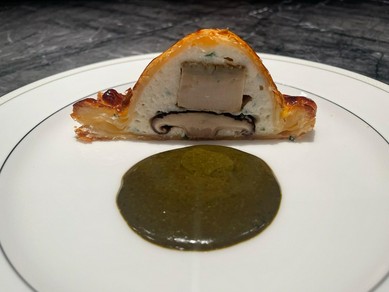 黒鮑と帆立貝のムースのパイ包み焼き