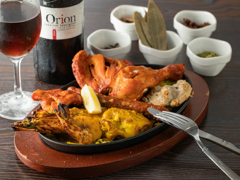 16種類のスパイスを使ったインドカレーやタンドリー料理