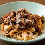スパイスをふんだんに使用した
SPICAオープンある定番料理。牛肉の旨味とフェットチーネの食感が楽しいパスタです。