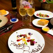 事前予約限定で、おまかせコースの提供も可。予算は8000円～、苦手な食材や料理のリクエストといった要望から、ゲストのためだけの特別なコースを提案してくれます。記念日・誕生日など“ハレの日”にもぜひ相談を。