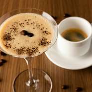 コーヒー豆を漬け込んだ自家製インフュージョン焼酎と、コーヒーリキュールにエスプレッソを使用した、大人のカクテル。