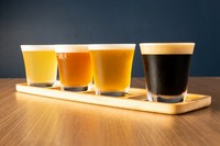 4種のクラフトビールをちょっとずつ楽しめます。