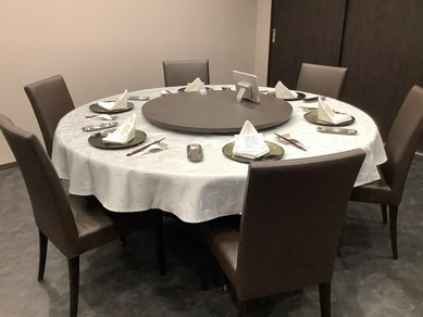 円卓個室で本格中華＆ワインを楽しむ