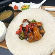 豊栄名物！
豚タンを使用した中国揚州の珍しい酢豚
タンの食感と甘酸っぱい黒酢が食欲をかき立ててくれます