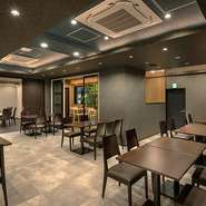 広々とした店内です。
全面バリアフリーです。