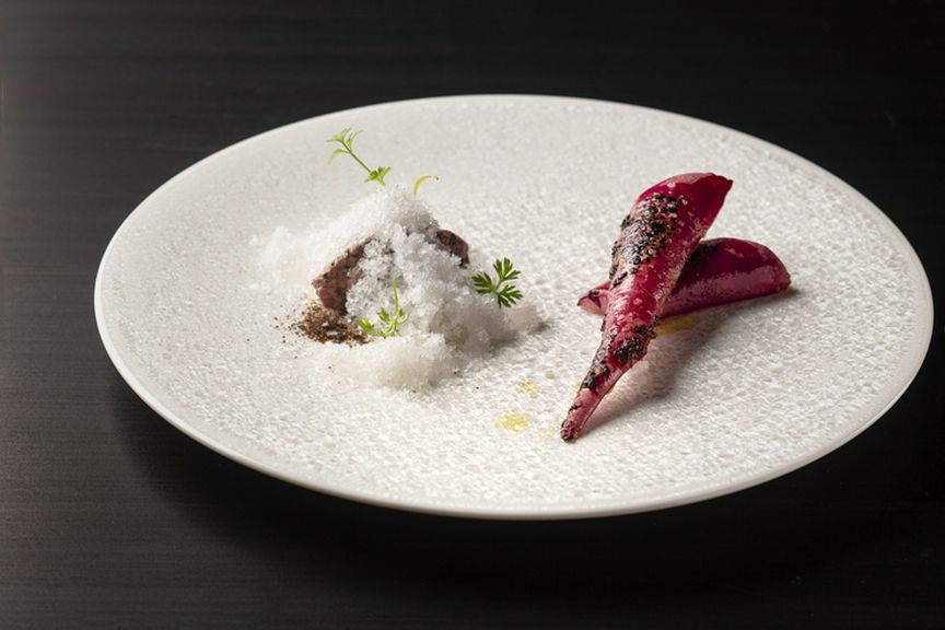 鹿肉の滋味とタイムの爽快な風味に冬の奈良を想う『野鹿タルタル 片平あかね タイムの雪』