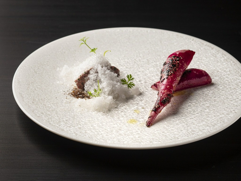 鹿肉の滋味とタイムの爽快な風味に冬の奈良を想う『野鹿タルタル 片平あかね タイムの雪』