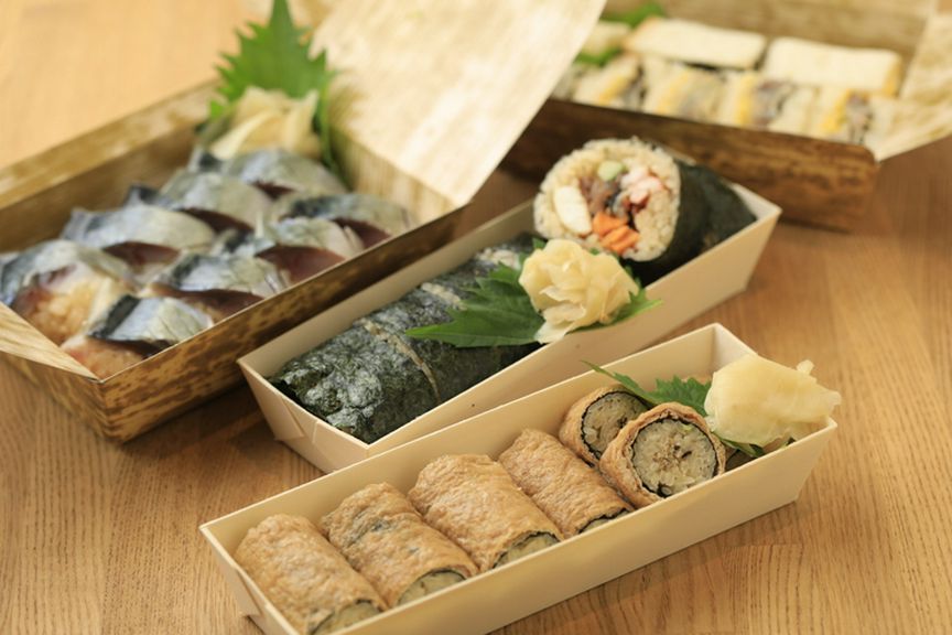 自慢の鮨はテイクアウトもOK!お店の味をご自宅でも