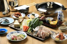 お二階でゆったり召し上がっていただける季節の贅沢鍋コース。