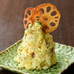 いぶりがっこ、炙りベーコンが入ってスモーキーな味わいに！