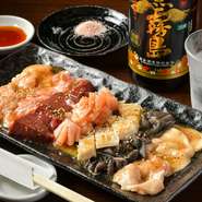 鮮度抜群の内臓肉（ホルモン）を主役に迎えた、内臓焼肉専門店【きもやき屋】。さばいたばかりの内臓肉を吟味し、納得できた品質のものだけを提供。定番から希少部位まで、バラエティに富んだ内臓肉を楽しめます。