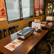 店内はアットホームな印象。気さくなスタッフのもてなしもあり、家族連れも気兼ねなく足を運べます。おいしいお肉＆内臓肉で、家族の団欒をサポートしてくれます。