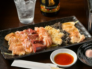 イチオシ7品を賞味あれ『内臓盛り合わせ　特選盛り』