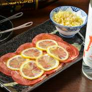 良いお肉には良いお酒を組み合わせたくなるもの。【きもやき屋】では、和洋オススメのお酒を多数取り揃えています。特に焼酎は、豊富な知識を持つスタッフがイチオシをセレクト。メニューに合わせた提案も可能です。