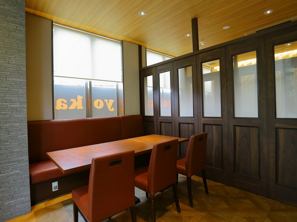 周りを気にせず食事を楽しめる個室。接待や記念日にオススメ