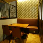 日常使いから記念日まで、オールラウンドに利用できるのが【あか牛Dining yoka-yoka 鉄板&グリル】です。高級感のある個室は、二人の時間を満喫できる空間。恋人や夫婦での熊本旅行の折に訪れるのもオススメです。