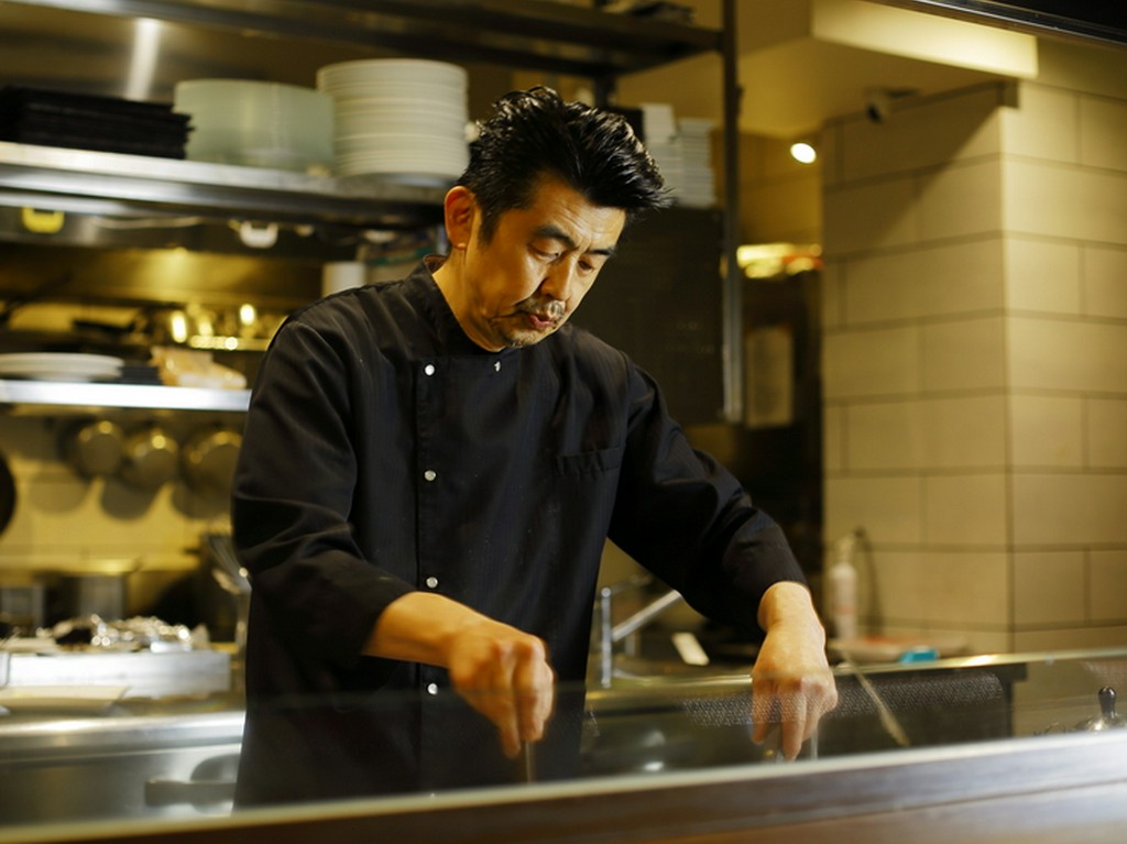 くつろげる空間づくりと、感謝の気持ちを込めて笑顔で接客