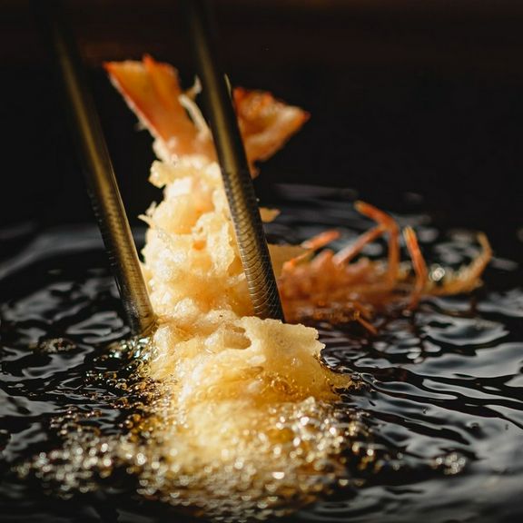 香ばしさで食欲をそそる！こだわりの「純正胡麻油100％」