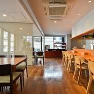 オープンキッチンですので特にカウンターにお座りになると天ぷらや和食をシズル感ライブ感いっぱいでご堪能いただけます。

