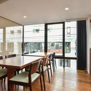 予算に合わせて選べるコースも豊富に用意されています。親睦を深めたい時のカジュアルな接待利用にもピッタリ。お土産としてテイクアウトができるのもうれしいポイントです。