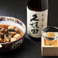 季節の和食と寿司に合う、日本各地の旨い地酒を取り揃え