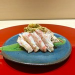 当店オススメ甲コースでは強肴「煮鮑肝ソースがけ」など贅沢な内容のコースとなっております。