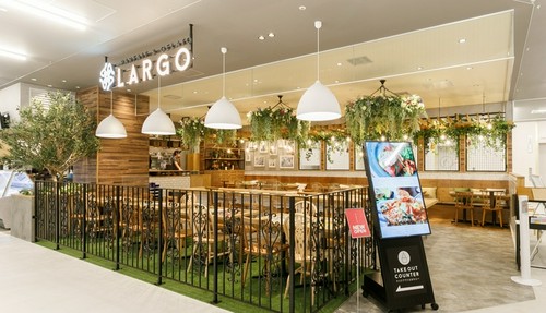外からも中の雰囲気が伺えるので入店しやすくなっております。