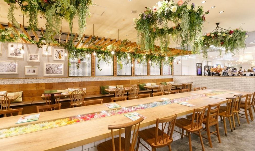 お花のデザインがお席によって違い、異なる雰囲気を楽しめます。