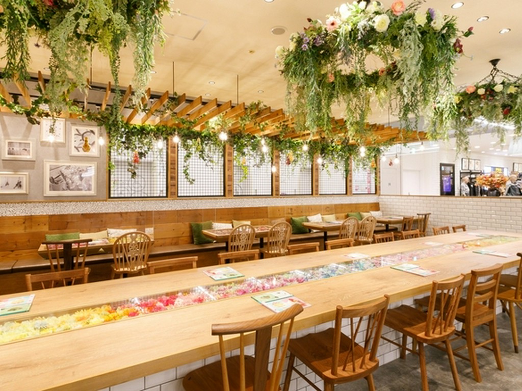 お花のデザインがお席によって違い、異なる雰囲気を楽しめます。