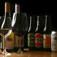 オーストラリアを中心としたワインが充実しており、ワイン愛好家にとっては魅力的な品揃えです。また、地元のビールなども豊富に取り揃えられており、ワイン以外のお酒も楽しめます。