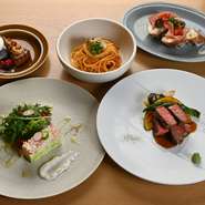 人気のロンググレインステーキをはじめ、シェフの手づくり料理とスペシャルティーコーヒーがセットになったヒトサラ限定のコース。料理にはお店のこだわりが詰まっており、新鮮な素材と繊細な味付けが特徴です。