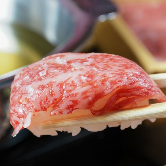 和牛の握り寿司(二貫)