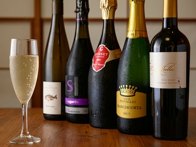 和食とのペアリングが楽しいワインやシャンパーニュも充実