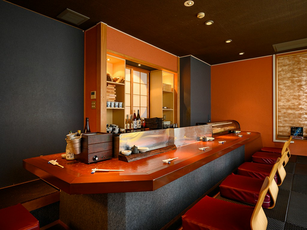 寿司割烹の味わいと醍醐味を、大人の居酒屋感覚で満喫できる