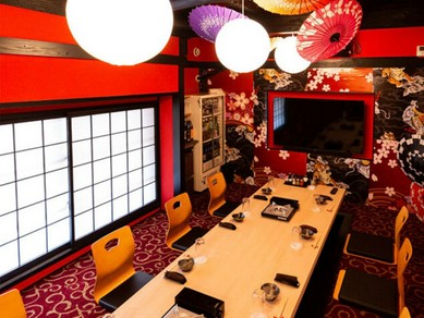 2階には、人数や目的に合わせて利用しやすい完全個室が2室