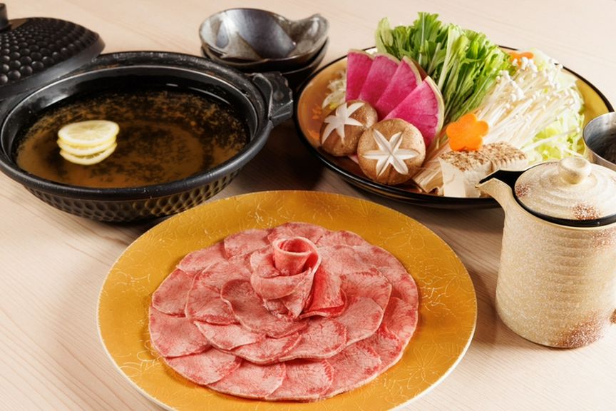 店一番の人気メニュー!外せない一品『牛タンしゃぶしゃぶ』