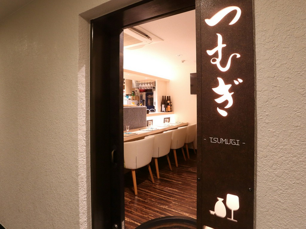 北新地駅前、気兼ねなく足を運べる場所