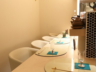 大人のデートにもぴったりなカウンター席