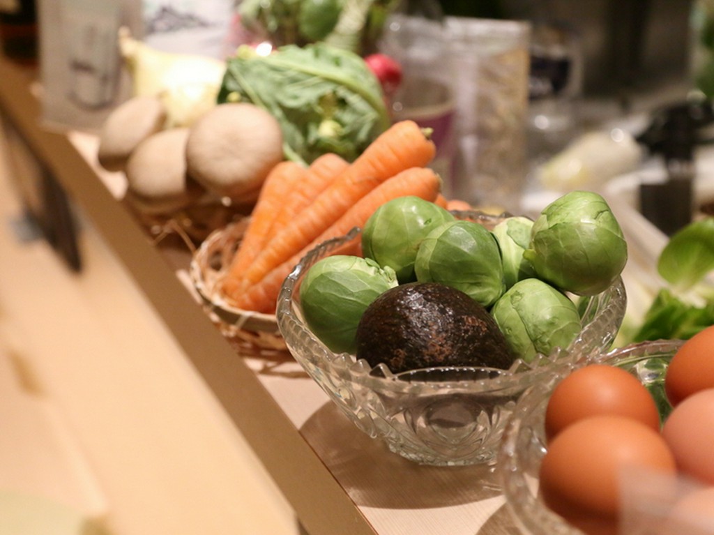 農家直送の野菜をはじめ、旬をテーマにした一品を用意