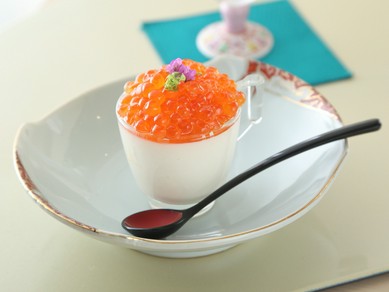 贅沢な逸品『自家製クリームチーズ豆腐いくらのせ』