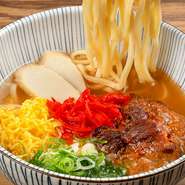 沖縄グルメは数あれど絶対ハズせないのが沖縄そば！〆にどうぞ！当店では「海ぶどう」「豆ふよう」をはじめ「ゴーヤちゃんぷる」や沖縄のソウルフードの定番から変わり種まで、沖縄の家庭料理をご用意しております！