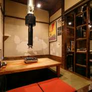 個室も完備された2つのフロアは、幅広いシチュエーションに対応可。お酒もワイン・日本酒とお肉に合わせてセレクトされているため、友人とのちょっとした宴会利用もオススメです。