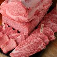 開業当時から【焼肉　たっとん亭】を支え続けてきた、スペシャリストによる確かな目利き。信頼できる仕入れ先より届けられるお肉は、いずれも自慢の逸品です。