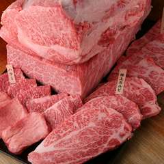 スペシャリストの確かな目利きで選び抜かれたお肉