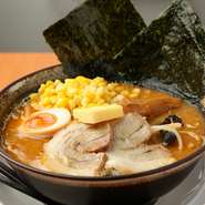 お一人様大歓迎！カジュアルな1階は気軽に立ち寄れます