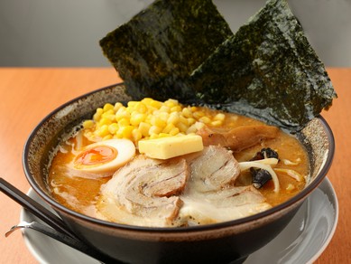 お一人様大歓迎！カジュアルな1階は気軽に立ち寄れます