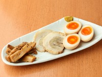 煮卵・メンマ・チャーシュー