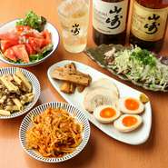 一人でちょっと一杯から仲間で集まっての賑やかな宴会、〆のらーめんまで、一軒で幅広く楽しめるのが【麺屋酒場　盛盛　江ノ島店】の魅力。2フロア展開で食のアミューズメントとして多彩に利用できます。