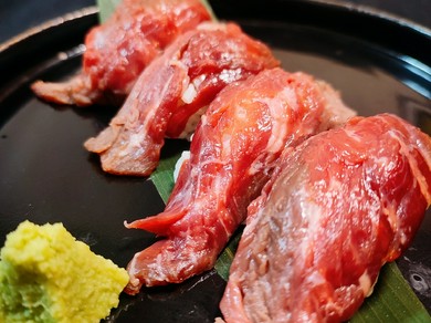 シェリービネガーを使ったシャリがお肉にマッチ！『シェリー酢シャリのお寿司』